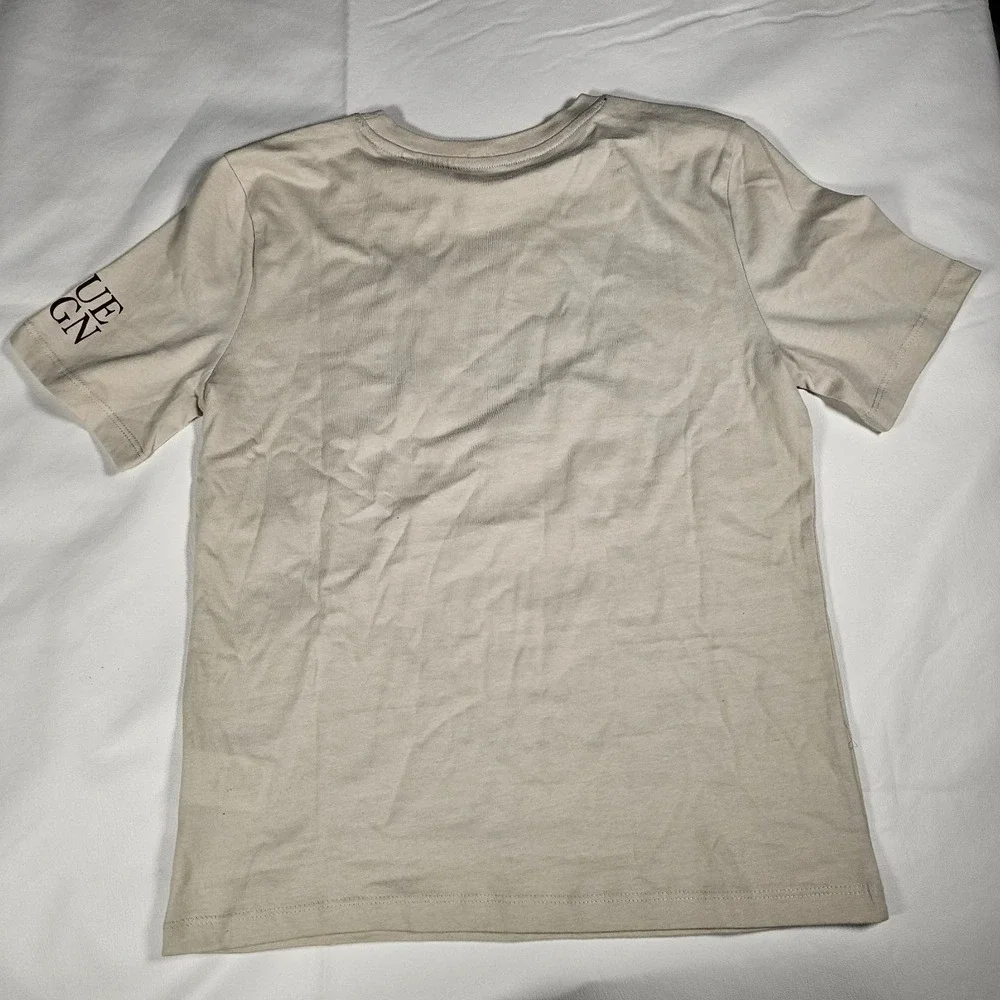 NWT True Religion Boys Medium Graphic T Shirt Beige Gold Logo World Tour